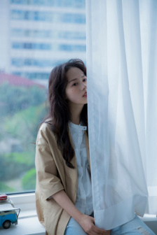 被按倒在床上下面被舔的好爽